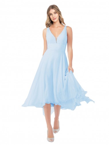 Buraco da fechadura Azul Céu Claro Linha A Decote V Comprimento Midi Vestidos de Madrinha / Vestidos de Cocktail / Vestidos de Homecoming Acessíveis