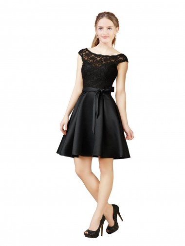 Costas em V Preto Linha A Decote Ilusão Comprimento Joelho Vestidos de Madrinha / Vestidos de Cocktail / Vestidos de Homecoming Acessíveis