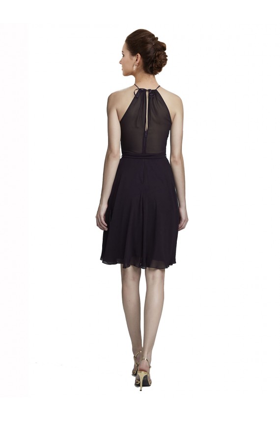 Uva Linha A Decote Alto Comprimento Joelho Vestidos de Madrinha / Vestidos de Cocktail / Vestidos de Homecoming Acessíveis